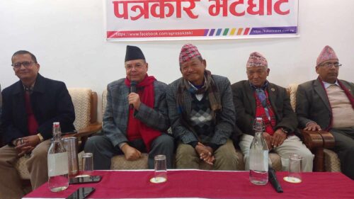 प्रचण्डप्रती इंगित गर्दै झलनाथले भने, ‘जुन जोगि आए पनि कानै चिरेको’