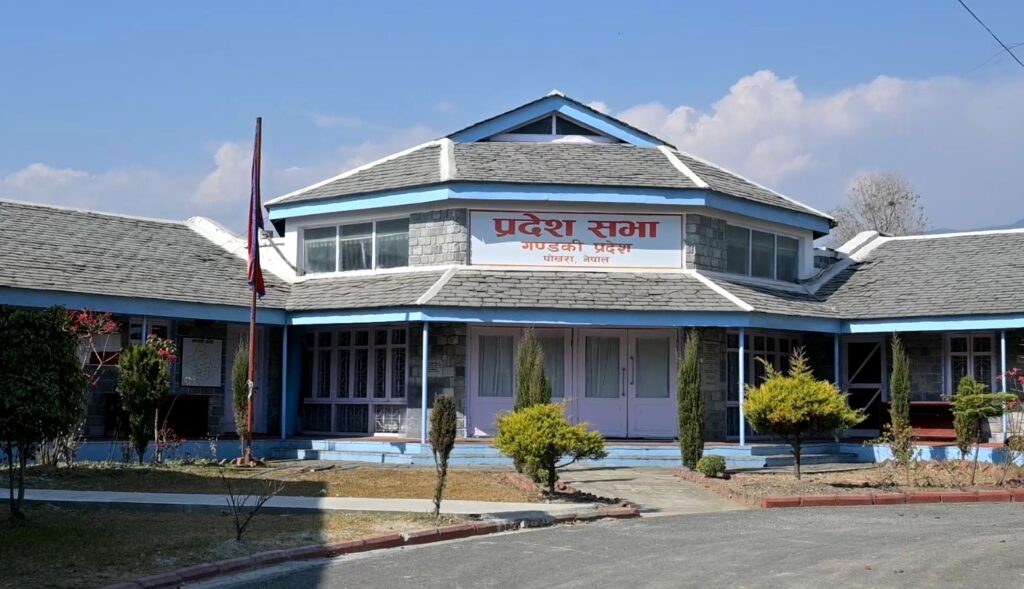 नयाँ कुर्ची टेबल हालेर ६ महिनापछि गण्डकीको संसद बैठक