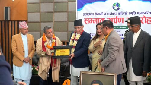 पत्रकार दीपेन्द्र श्रेष्ठ र स्वर्गीय त्रिभुवन पौडेललाई सम्मान