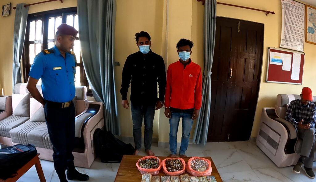 प्रतिवन्धित लागूऔषधसहित नवलपुरमा दुई जना पक्राउ
