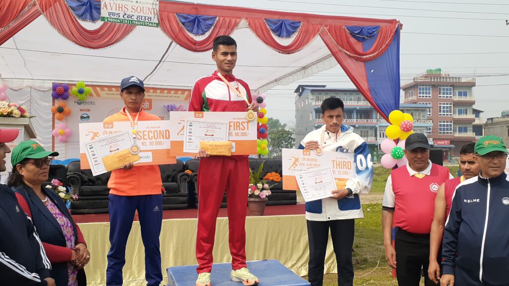 आर्मीका संजयले जिते लेखनाथ हाफ म्याराथनको उपाधि