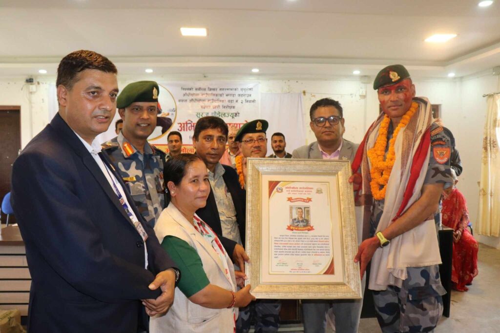 सगरमाथा आरोही इन्स्पेक्टर सुरजलाई स्याङ्जामा नागरिक अभिनन्दन
