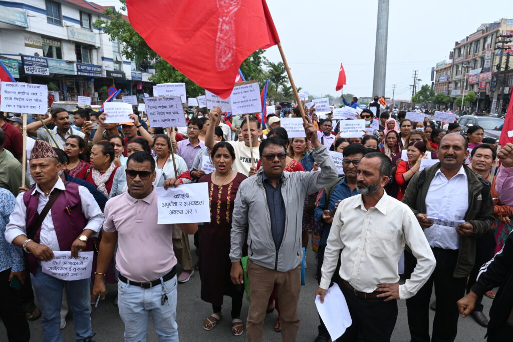 ‘हाम्रा सहकारीका पैसा बाँडेर खायौं, धुरुधुरु रुवायौैं’