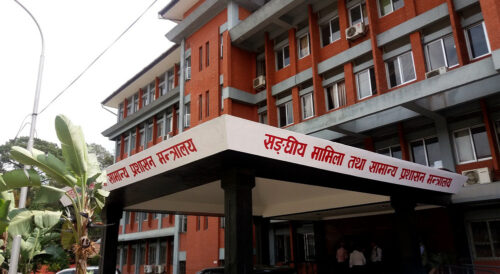 कर्मचारी सरुवासम्बन्धी मापदण्ड बनाउन भन्दै तत्काललाई सरुवा कार्य स्थगित