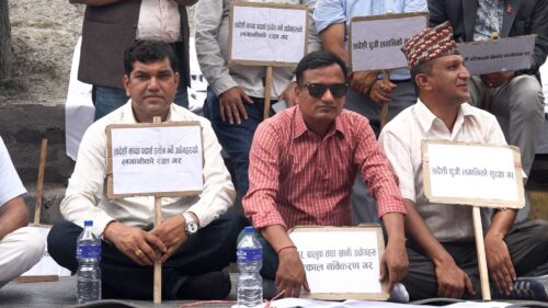 क्रसर उद्योग नविकरणको माग राख्दै व्यवसायी आन्दोलित