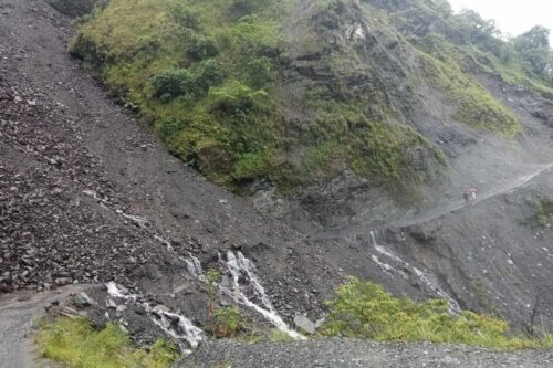 पृथ्वी राजमार्गको तनहुँ खण्ड कष्टकर, यात्रा गर्न छैन सहज