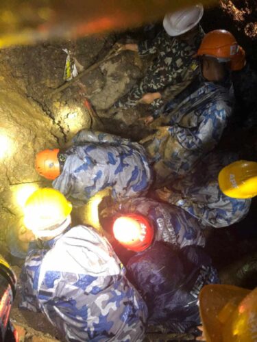 पोखराको पुरनचौरमा पहिरोमा परेर ७ जनाको मृत्यु, २ घाइते