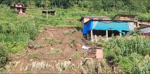 बागलुङमा पहिरोले स्वास्थ्य चौकी पुरियो