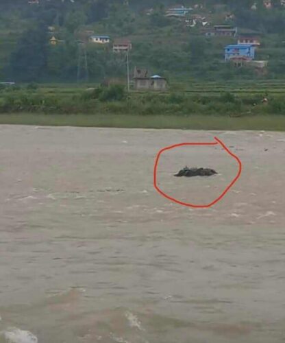 स्कुटर आँधीखोलाको बिचमा, चालक सम्पर्कविहिन