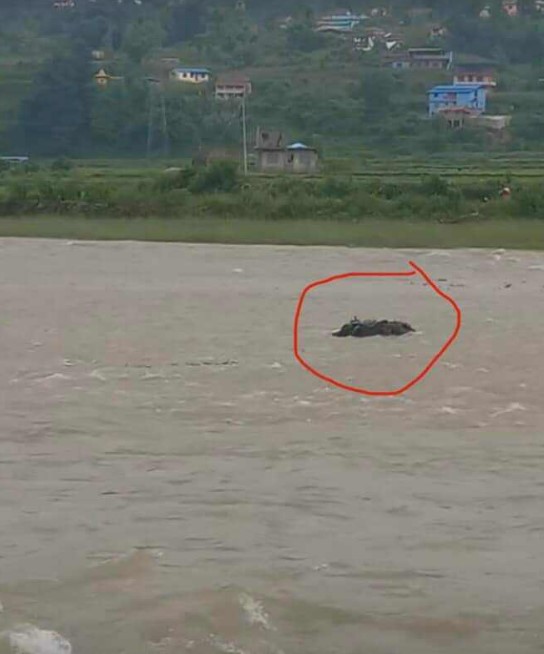 स्कुटर आँधीखोलाको बिचमा, चालक सम्पर्कविहिन