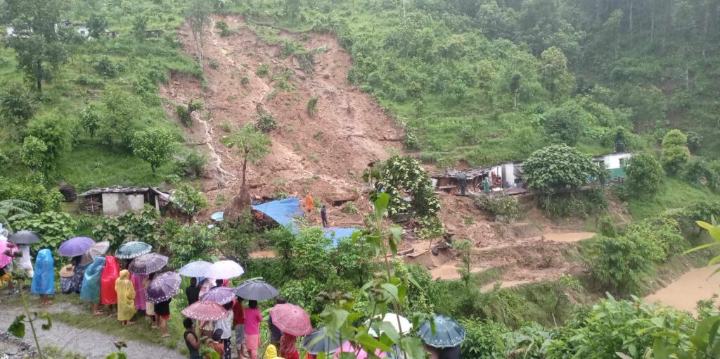 बाढी पहिरो : ७४ जनाको मृत्यु, एकसय ६१ घर डुबानमा