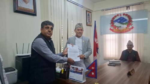 मन्त्री दीपक मनाङेलाई कारबाही गर्न पत्रकारको माग