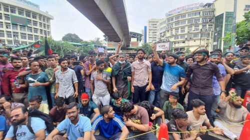 शेख हसिनाले देश छाडेपनि प्रदर्शनकारीको अस्वभाविक हर्कत रोकिएन