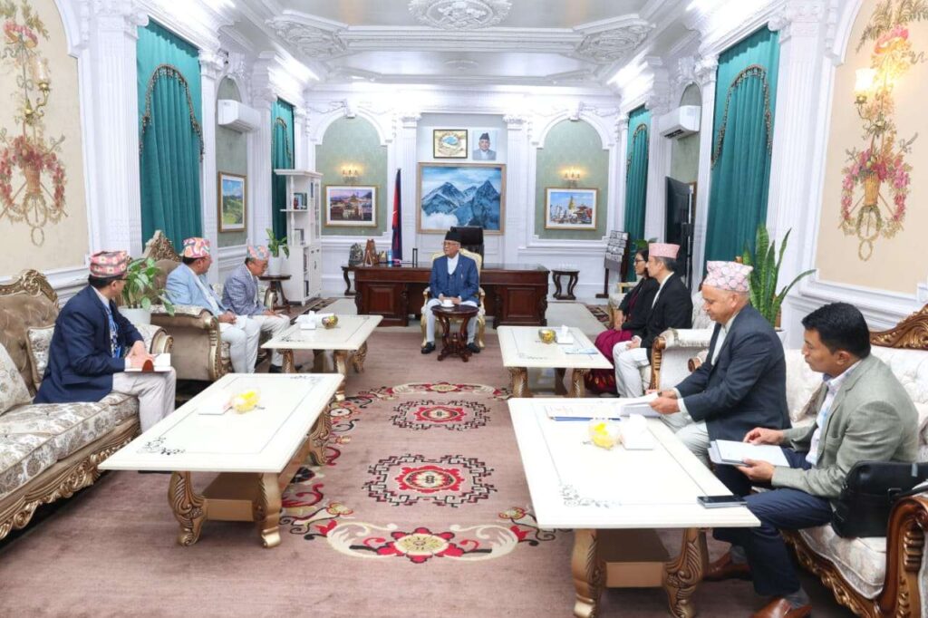उपनिर्वाचनको तयारीबारे प्रधानमन्त्रीसँग निर्वाचन आयोगका पदाधिकारीको छलफल