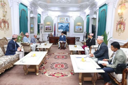उपनिर्वाचनको तयारीबारे प्रधानमन्त्रीसँग निर्वाचन आयोगका पदाधिकारीको छलफल