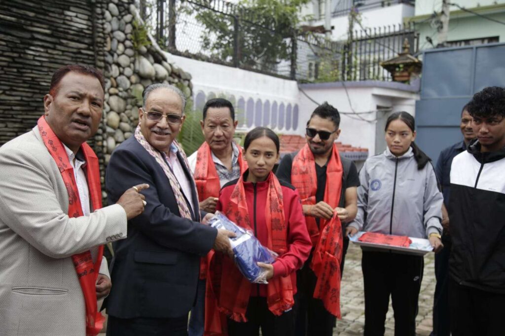 जापान जाने खेलाडीलाई प्रचण्डले गरे विदाई