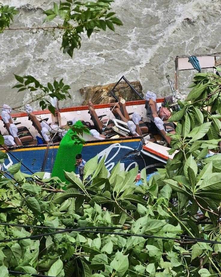 मुग्लिन–आँबुखैरेनी सडक साढे तीन घण्टाको लागि बन्द