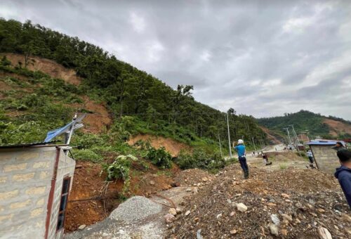घाँसीकुवामा हिजो साँझ खसेको पहिरो पन्छाउन अझै केहि समय लाग्ने