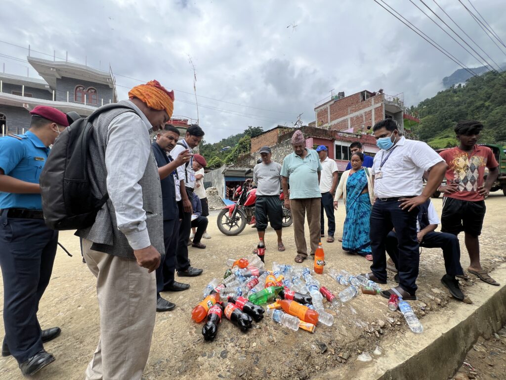 गाउँका पसलमा म्याद गुज्रिएका सामानले भरिभराउ