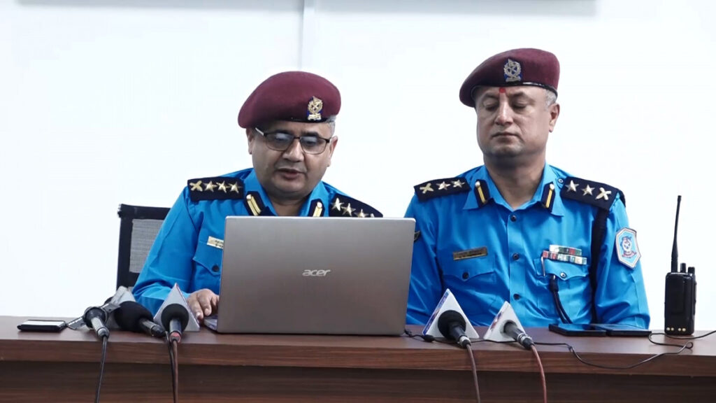 चाडपर्व लक्षित सुरक्षाका लागि प्रहरी तयार, खसी बजार, गहना पसलदेखि टिकट काउन्टरसम्म गस्ती