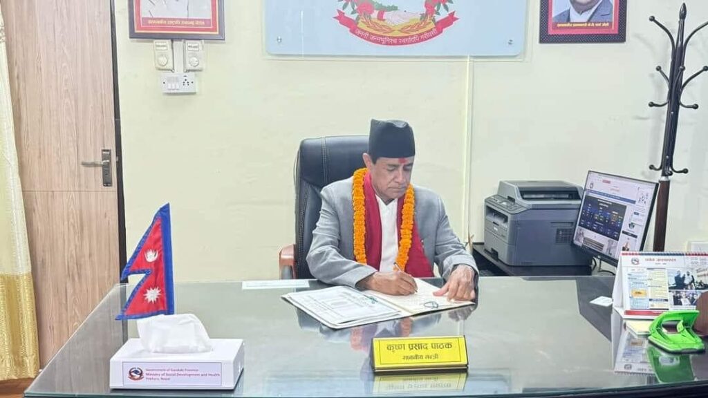 स्वास्थ्यमन्त्री पाठकको पहिलो निर्णय: नसर्ने रोगको स्क्रिनिङ गर्ने
