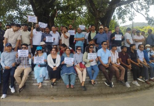रवि लामिछानेलाई पक्राउ गर्न लागिएको भन्दै पोखरामा रास्वपाको विरोध प्रदर्शन