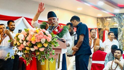 ओलीको गृहजिल्ला पुगेर प्रचण्डले भने : ‘आगामी निर्वाचन झापाबाटै लड्छु’ 