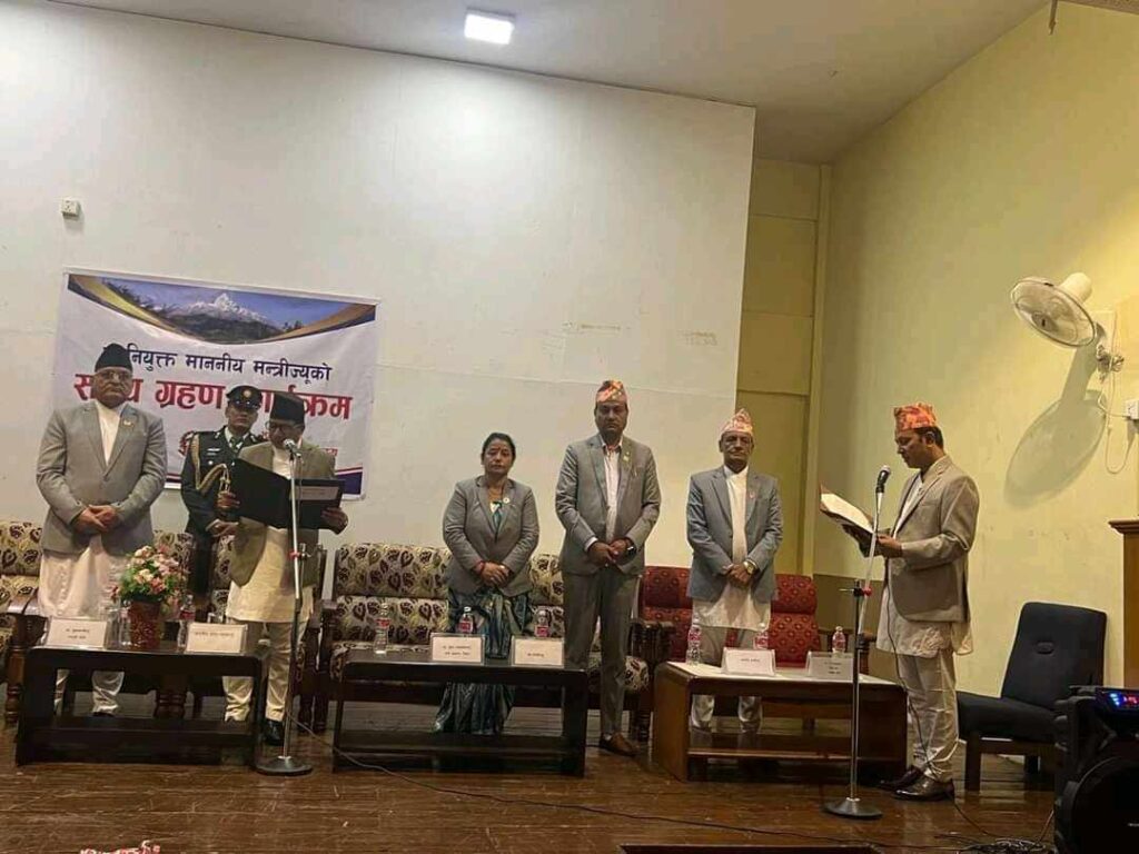 गण्डकीका वन मन्त्री भेषबहादुरले लिए सपथ