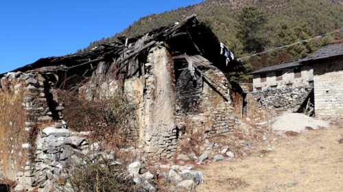 रित्तिदै ‘तीब्बतीयन क्याम’, जीर्ण बन्दै घर