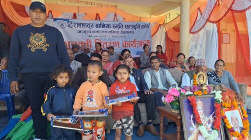 हिराबहादुर बानियाँ स्मृति कोषबाट विद्यार्थीलाई शैक्षिक साम्रागी वितरण