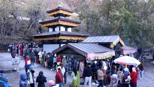 मुक्तिनाथमा धार्मिक पर्यटकको घुइँचो
