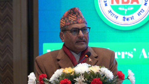 बैंकहरु कठिन परिस्थितिमा चलिरहेका छन्ः गभर्नर अधिकारी