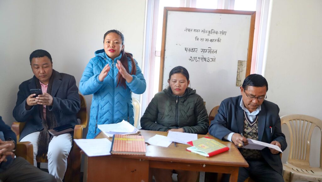 लोक गायक कृष्ण थापामगरकाे एकल साँझ हुने