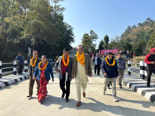 भौतिकमन्त्री केसीले गरे मोटरेबल पुलको उद्घाटन
