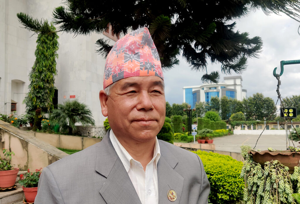 १८ वर्षपछि फेरि मनाङबाट चुनाव लड्दै देव गुरुङ