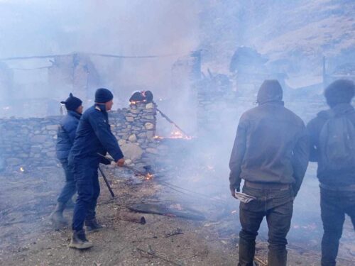 उत्तरी गोरखामा आगलागी हुँदा तीनवटा घर जलेर नष्ट