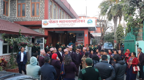 पोखरा महानगरका मेयर, उपमेयर र प्रशासकीय अधिकृतको कार्यकक्षमा कांग्रेसले लगायो ताला
