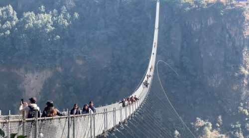 दुई जिल्ला जोड्ने झाेलुङ्गे पुलमा पर्यटकको आकर्षण बढ्यो