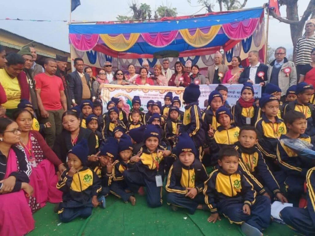 रम्भादेवी विद्यालयमा गोमा फाउडेण्सनको शैक्षिक साम्रागी सहयोग