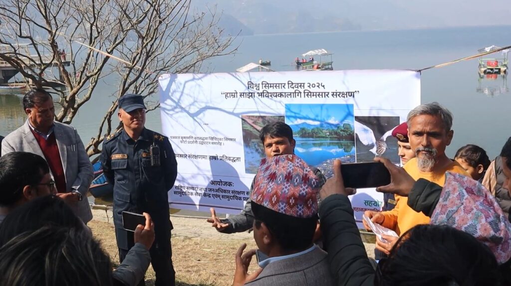 विश्व सिमसार दिवस २०२५ को अवसरमा फेवाताल किनारमा फोटो प्रदर्शनी
