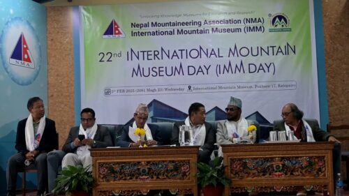 अन्नपूर्णका प्रथम आरोही मौरिस हर्जाेगको आइस एक्स ल्याइँदै