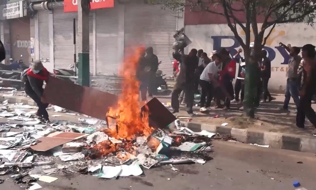 तीनकुने हिंसात्मक प्रदर्शन : अहिलेसम्म एक सय ११ जना पक्राउ