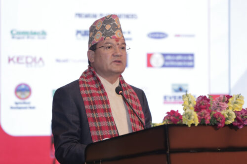 वन डढेलो नियन्त्रणका लागि अत्याधुनिक उपकरण र जनशक्तिको अभाव छः मन्त्री ठकुरी
