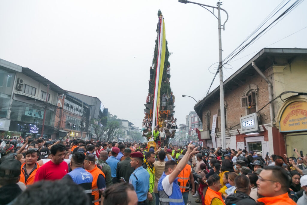 असनमा सेतो मच्छिन्द्रनाथको पूजा, आराधना गर्नेको भीड