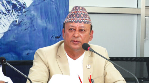 विदेशबाट फोन गरेर लोडसेडिङ भयो भन्दै दुःख दिने गरेको उर्जामन्त्री खड्काको गुनासो