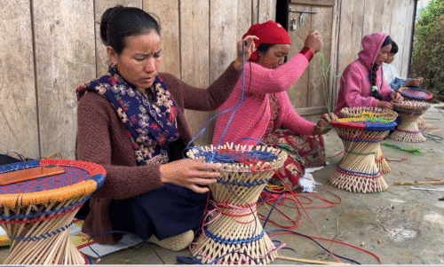 विद्यार्थी र अभिभावकलाई बाँसको सामग्री बनाउने तालिम