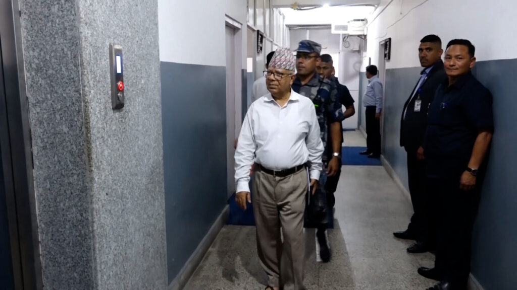 संसदको अवरोध हटाउन बीचको उपाय खोज्नुपर्छः अध्यक्ष नेपाल