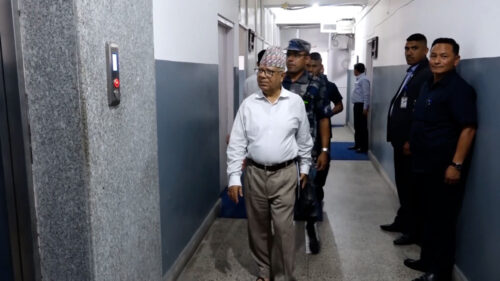 संसदको अवरोध हटाउन बीचको उपाय खोज्नुपर्छः अध्यक्ष नेपाल