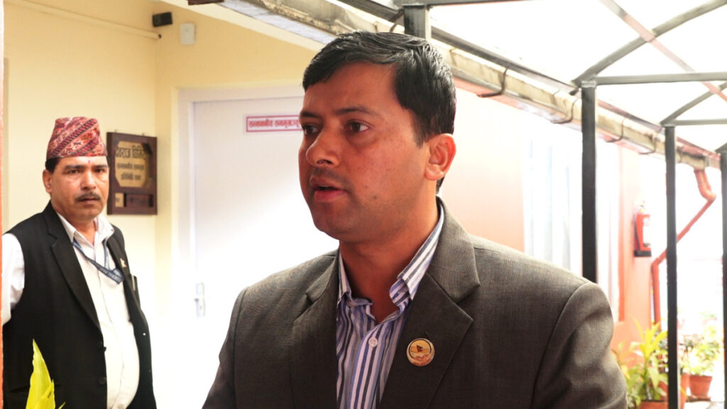 जनताका मुद्दाबाट पन्छिने रास्वपाको कार्यशैलीमा अल्झिएर बस्न सक्दैनौँः एमाले