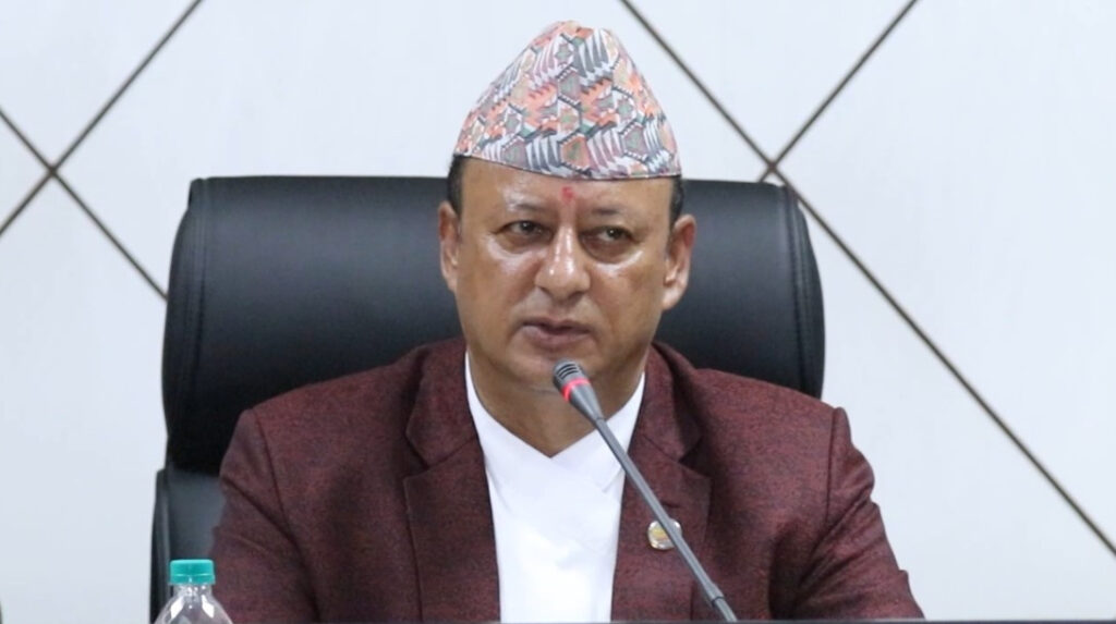 कर्मचारीहरूप्रति ऊर्जा मन्त्री खड्काको कटाक्षः कामप्रति गम्भीर नहुने प्रवृत्तिले देश कहाँ पुग्छ ?